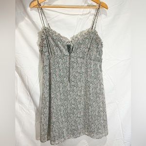 Floral dress w/ keyhole